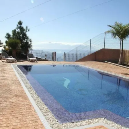Moraditas, Con Piscina Privada 펜션 아데제