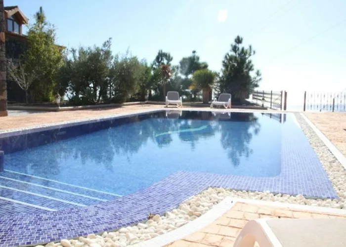 Moraditas, Con Piscina Privada Σπίτι διακοπών *